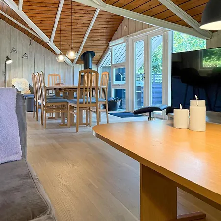 3 Bedroom Awesome In Feriehus